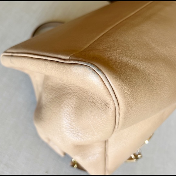 Coach Beige Leather Purse - Picture 11 of 16